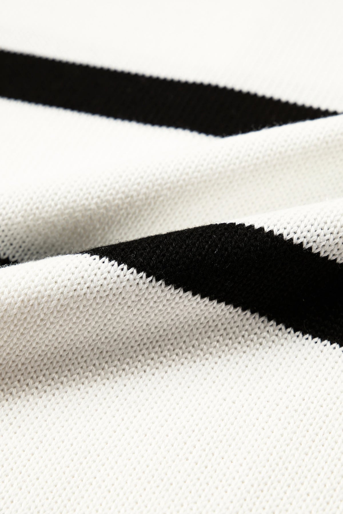 WHITE BLACK STRIPE SHORT SLEEVE SWEATER